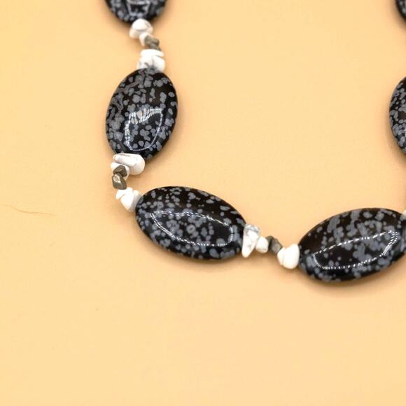 Adjustable Gray Black White Stone Chunky Necklace - Picture 5 of 9